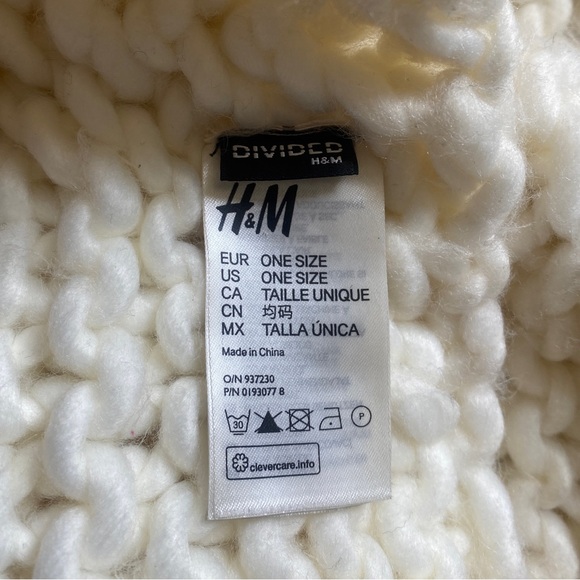 H&M Divided White Chunky Knit Soft Infinity Scarf - Picture 3 of 3